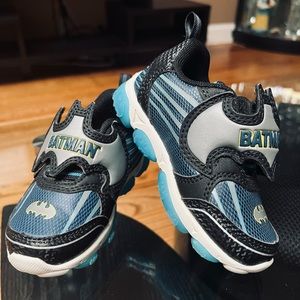 Batman Light Up Athletic Slip On Sneakers Boys Size 7.